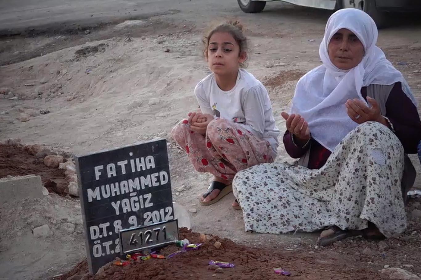 Düğün saldırısında ölenlerin mezarlarına Bayram ziyareti